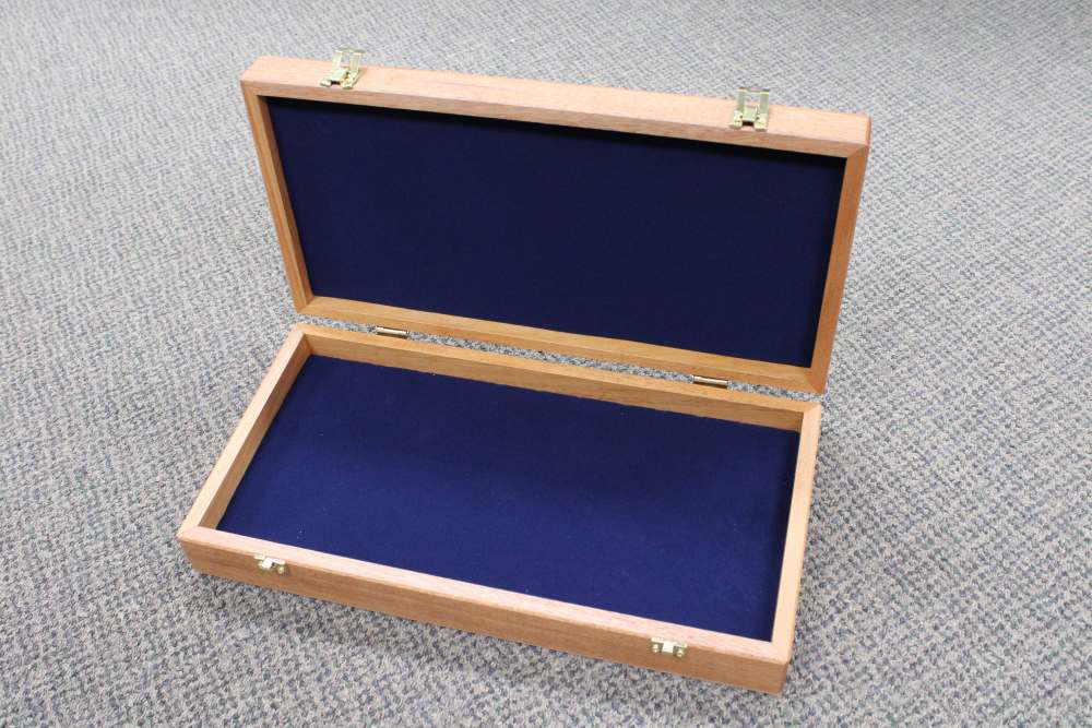 Smith and Wesson Display Case Blue Felt FACTORY NEW-img-1