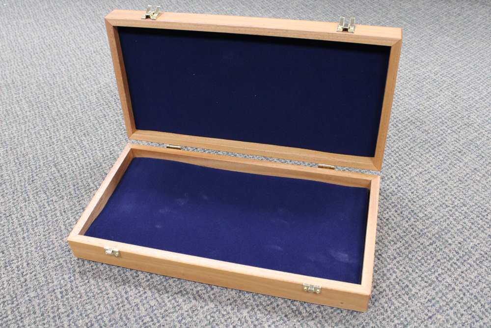 Smith and Wesson Display Case Blue Felt FACTORY NEW-img-1