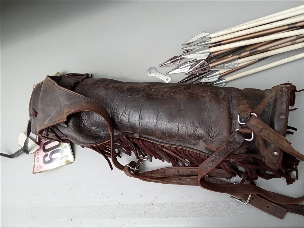 Wing Chaparrel 43# wooden recurve bow, deerskin quiver, 24 hunting arrows-img-36