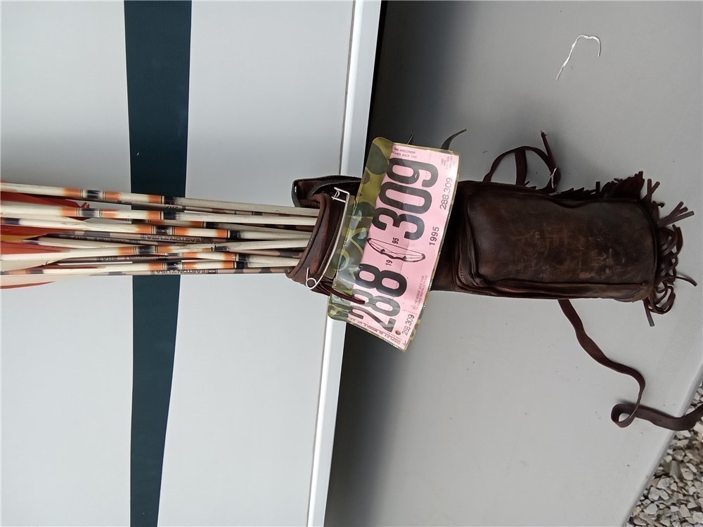 Wing Chaparrel 43# wooden recurve bow, deerskin quiver, 24 hunting arrows-img-23