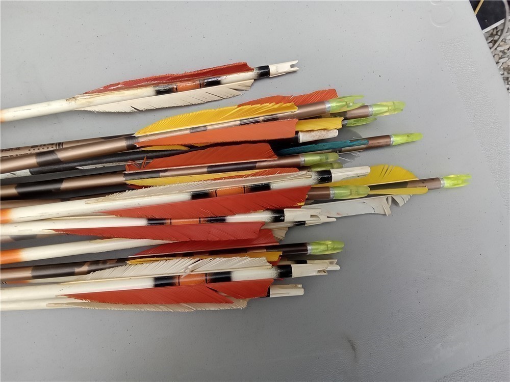Wing Chaparrel 43# wooden recurve bow, deerskin quiver, 24 hunting arrows-img-25