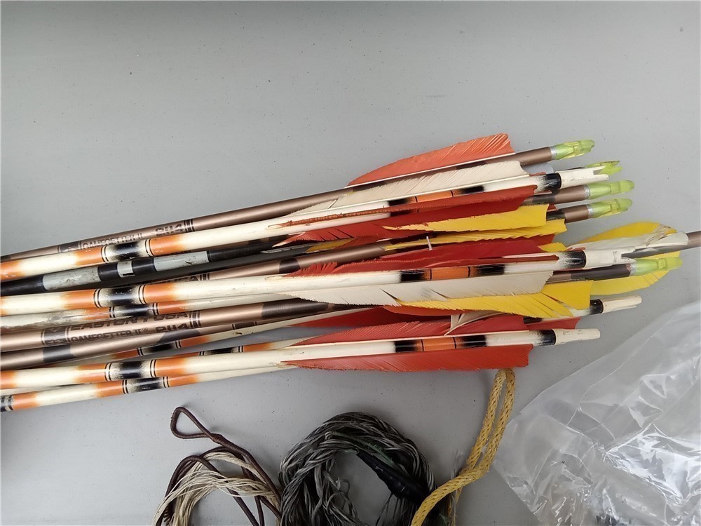Wing Chaparrel 43# wooden recurve bow, deerskin quiver, 24 hunting arrows-img-37