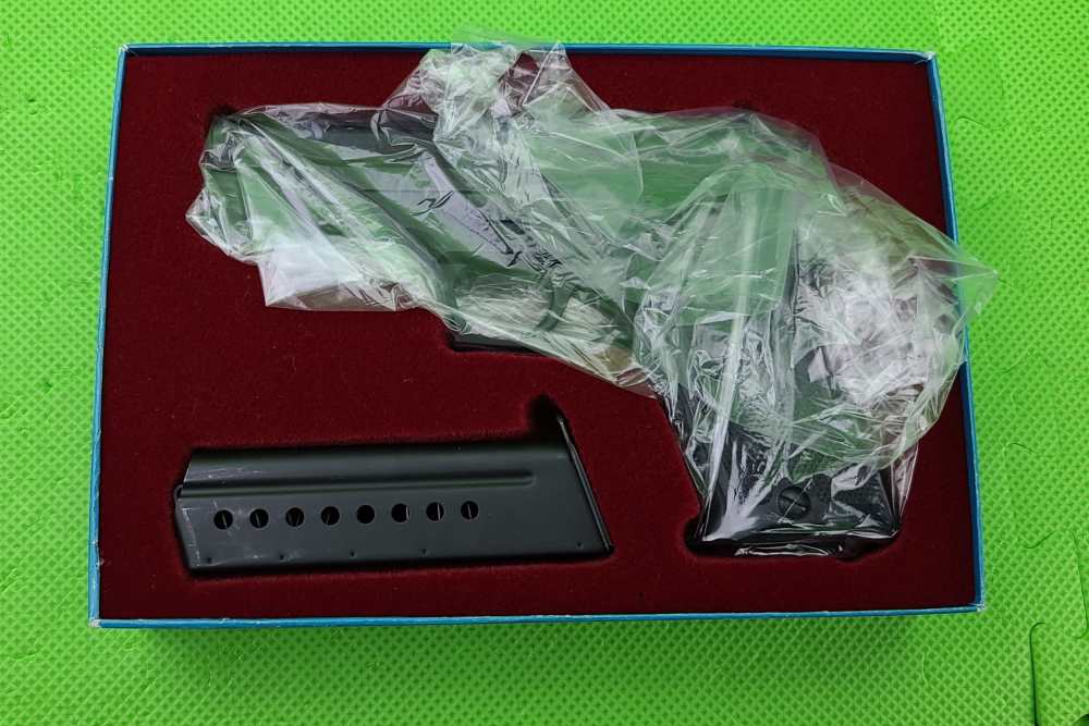 SIG SAUER P220 * 9MM * MADE IN WEST GERMANY * BORN 1982 ORIGINAL BLUE BOX-img-2