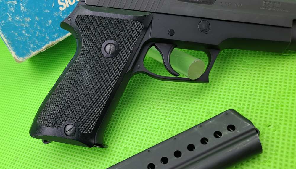 SIG SAUER P220 * 9MM * MADE IN WEST GERMANY * BORN 1982 ORIGINAL BLUE BOX-img-12