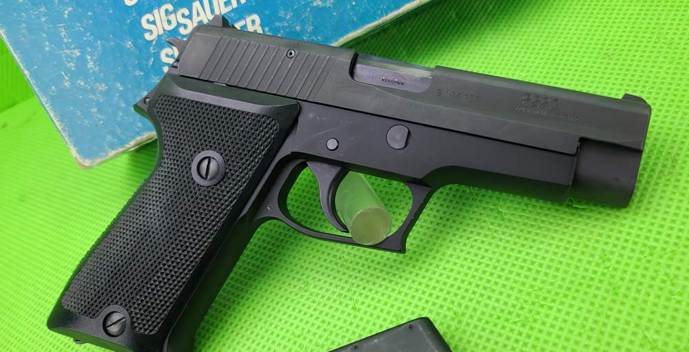 SIG SAUER P220 * 9MM * MADE IN WEST GERMANY * BORN 1982 ORIGINAL BLUE BOX-img-10