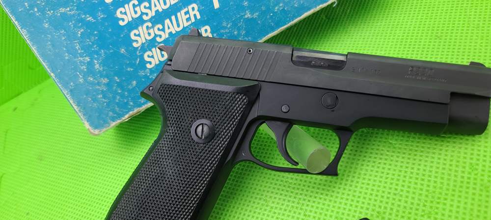 SIG SAUER P220 * 9MM * MADE IN WEST GERMANY * BORN 1982 ORIGINAL BLUE BOX-img-11