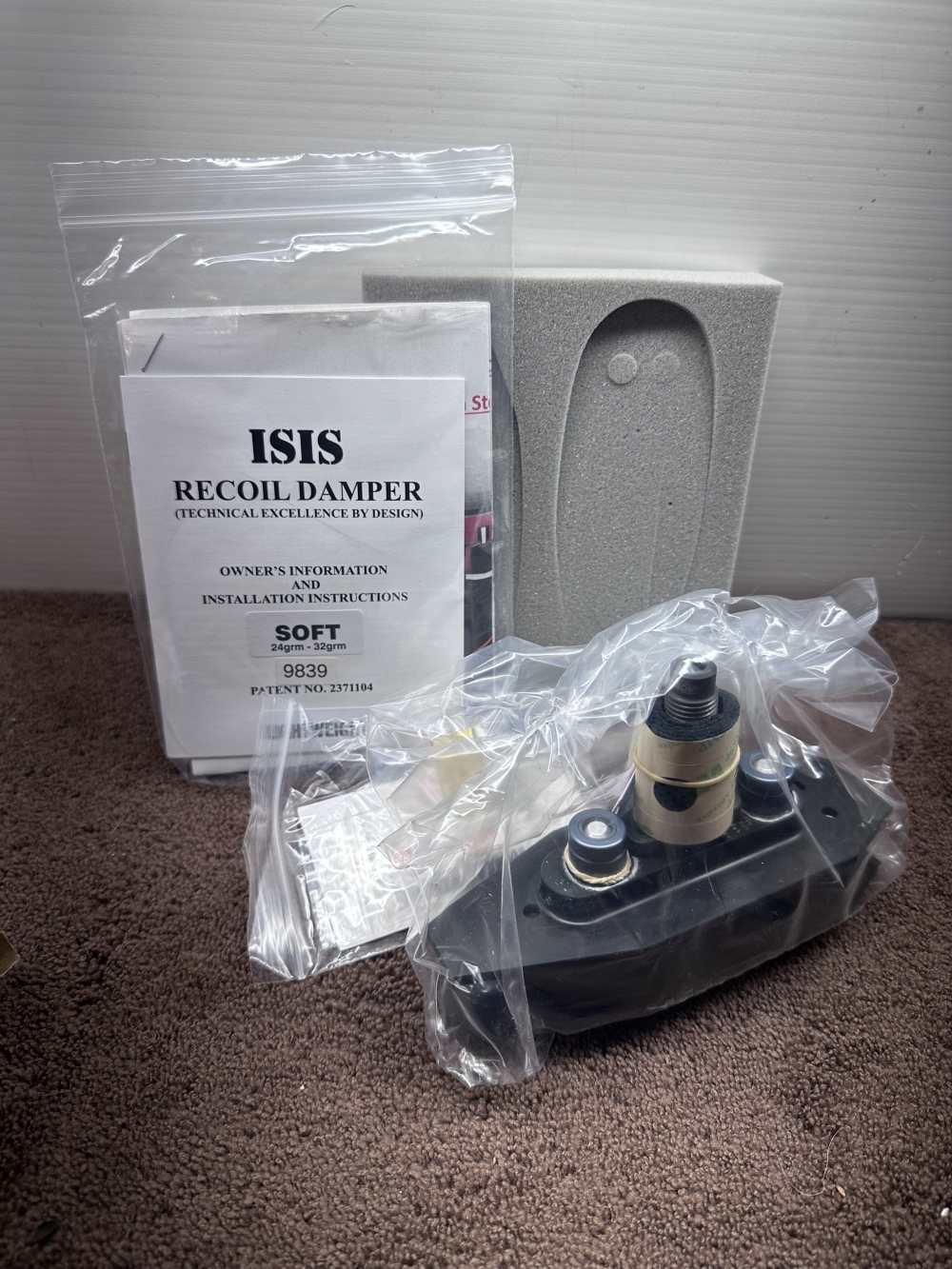 ISIS II Recoil system and a variety of pads.-img-2