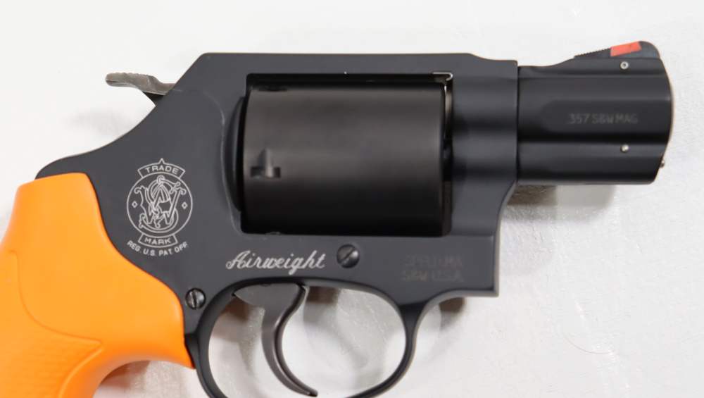 SMITH & WESSON MODEL 360 SURVIVAL KIT W/ S&W .357 REVOLVER-img-7