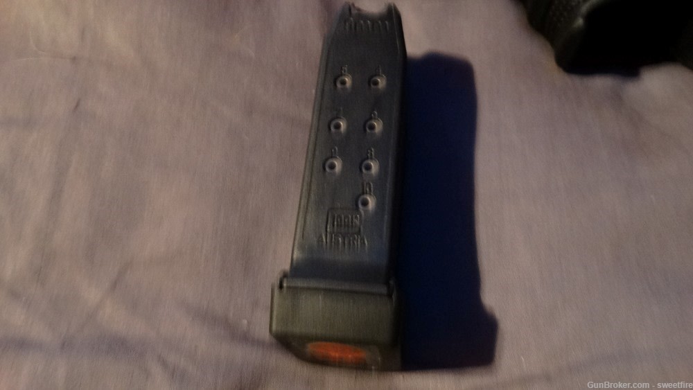 glock g26 gen 3 with aftermarket slide and magazine -img-2