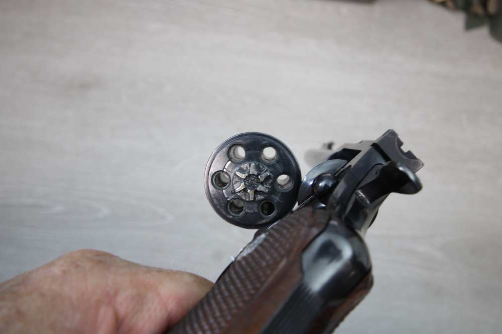 Colt Model Officers Model Match in 22 LR with 6" Barrel - Man. 1955. -img-12