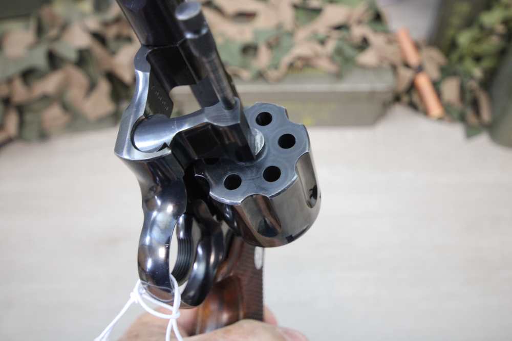 Colt Model Officers Model Match in 22 LR with 6" Barrel - Man. 1955. -img-15