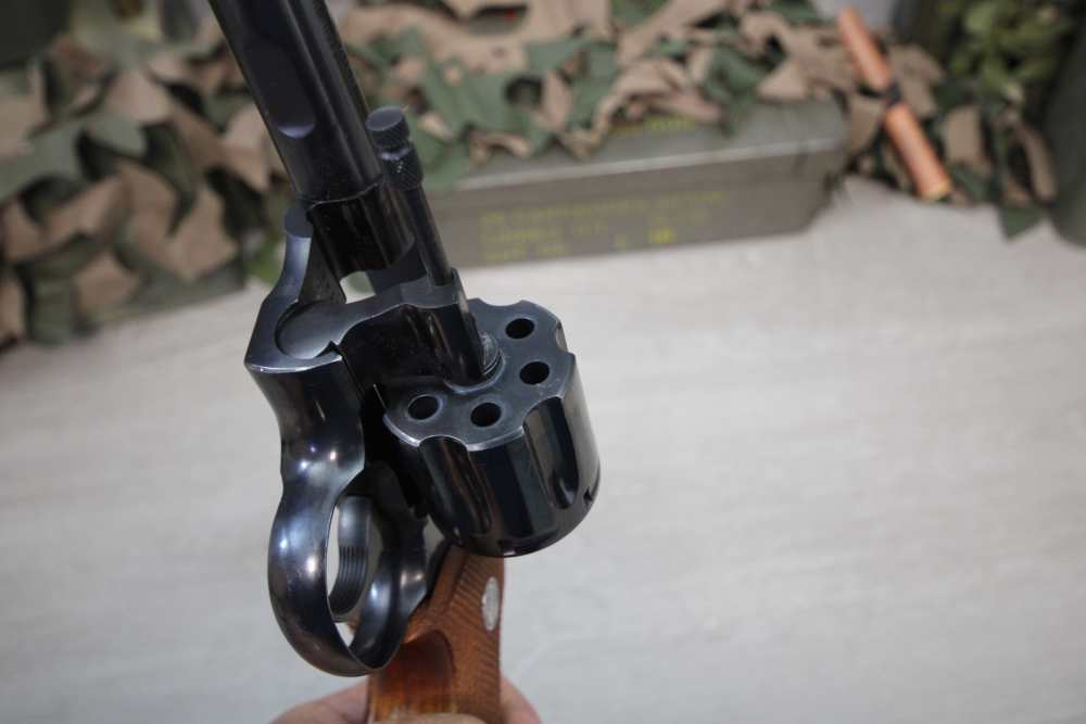 Nice Colt Model Officers Model Match in 22 LR with 6" Barrel - Man. 1957. -img-19