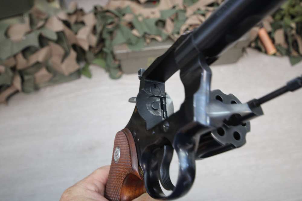 Nice Colt Model Officers Model Match in 22 LR with 6" Barrel - Man. 1957. -img-18