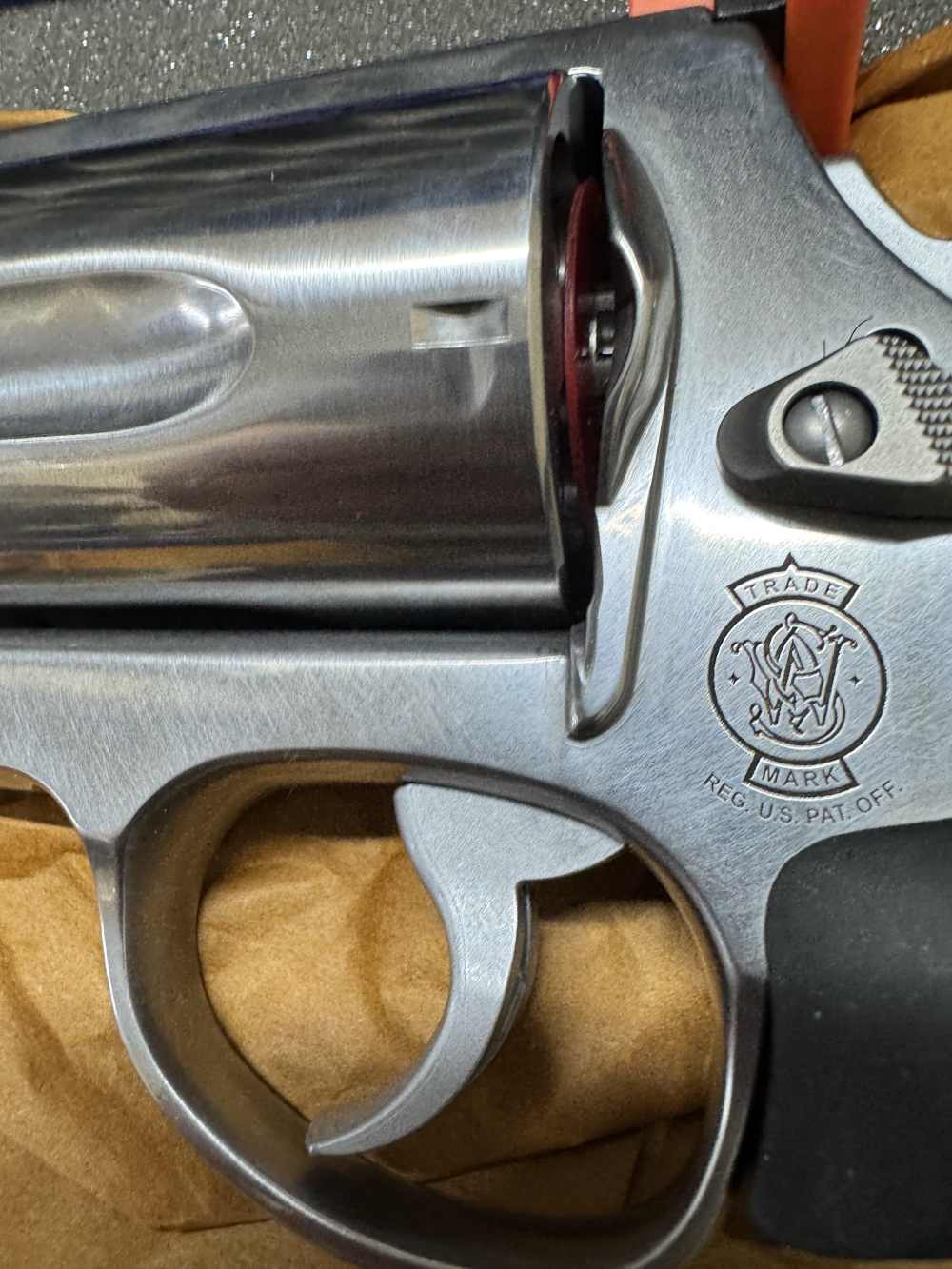 Smith and Wesson 500, 500 magnum, w/box, w/ 4 boxes of ammo -img-6
