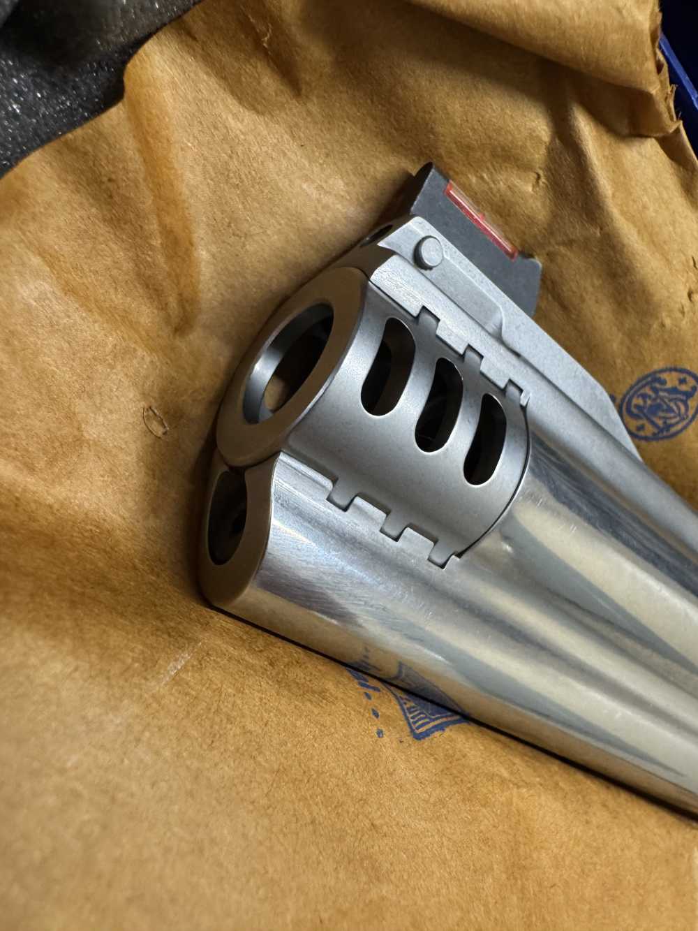 Smith and Wesson 500, 500 magnum, w/box, w/ 4 boxes of ammo -img-12
