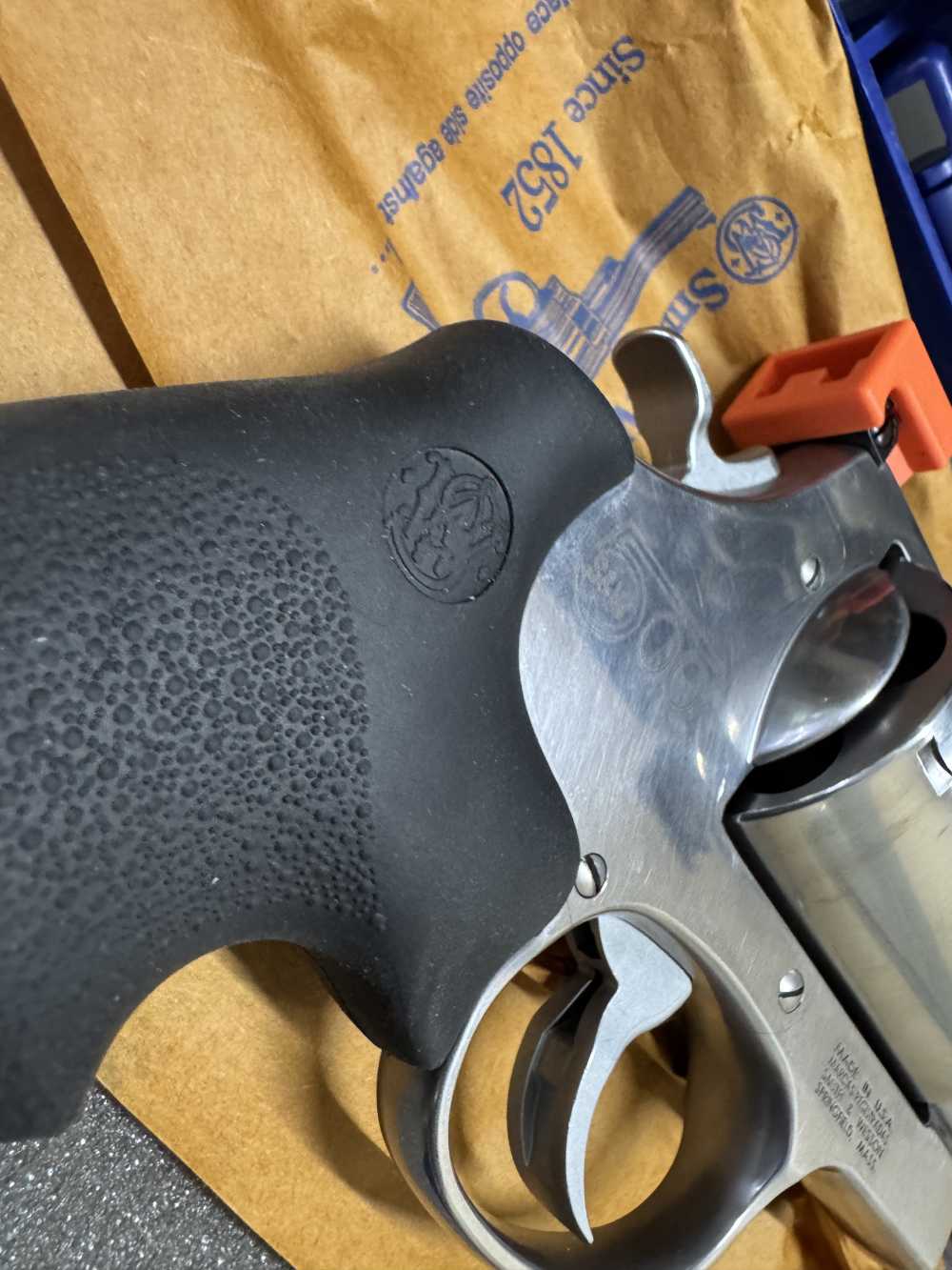 Smith and Wesson 500, 500 magnum, w/box, w/ 4 boxes of ammo -img-17