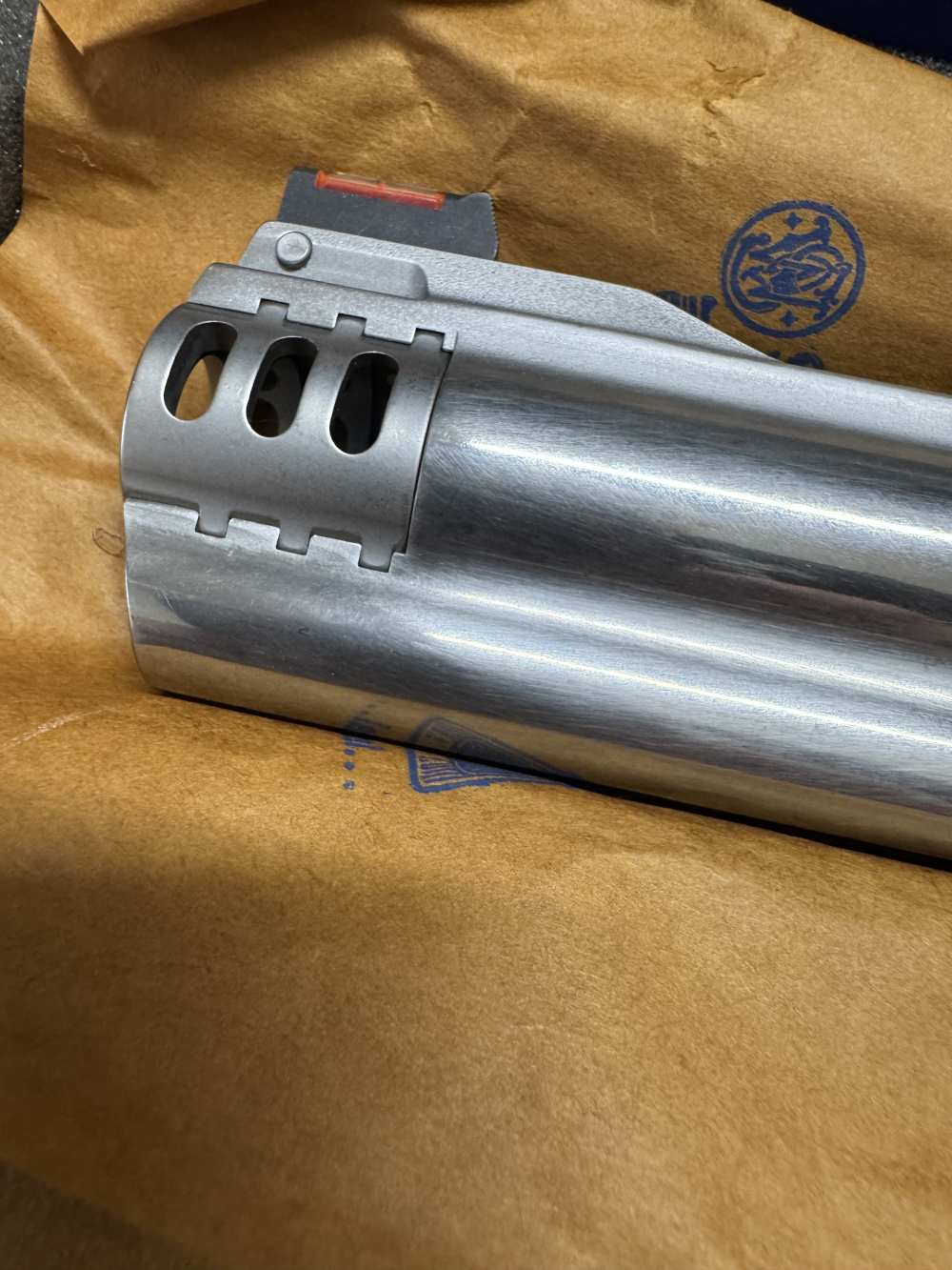 Smith and Wesson 500, 500 magnum, w/box, w/ 4 boxes of ammo -img-11