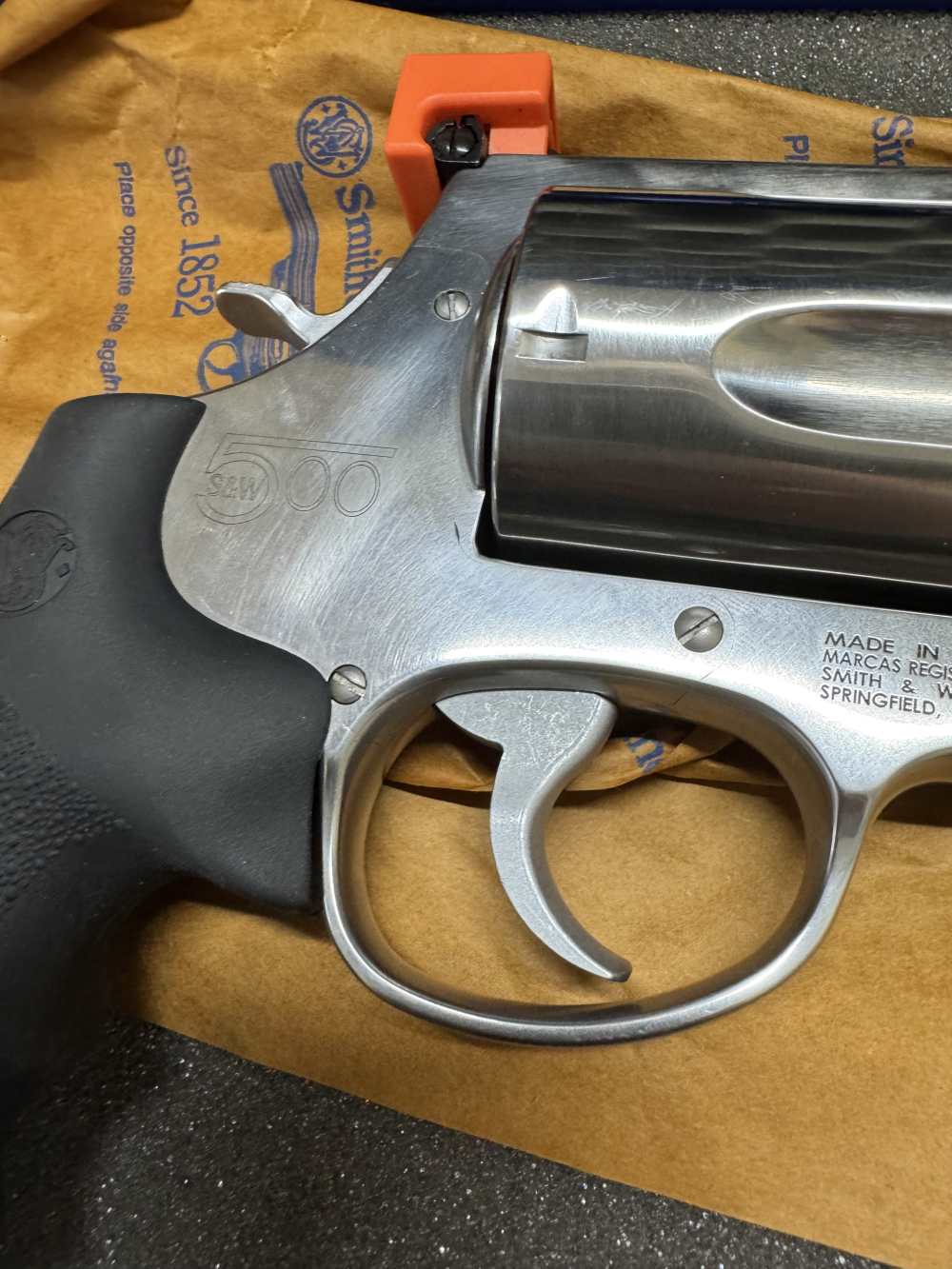 Smith and Wesson 500, 500 magnum, w/box, w/ 4 boxes of ammo -img-20