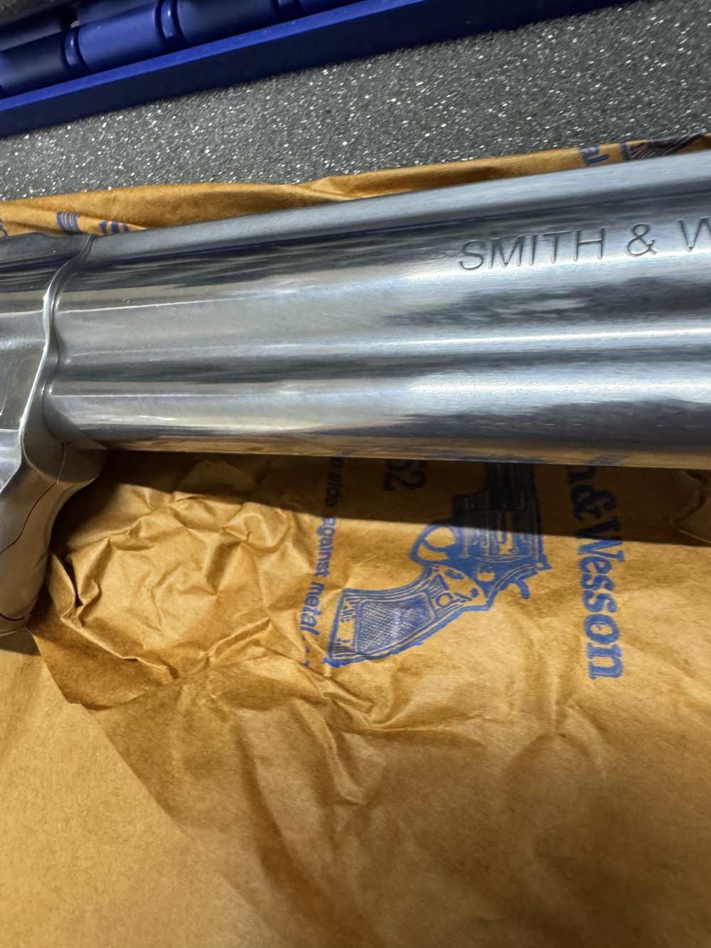 Smith and Wesson 500, 500 magnum, w/box, w/ 4 boxes of ammo -img-22