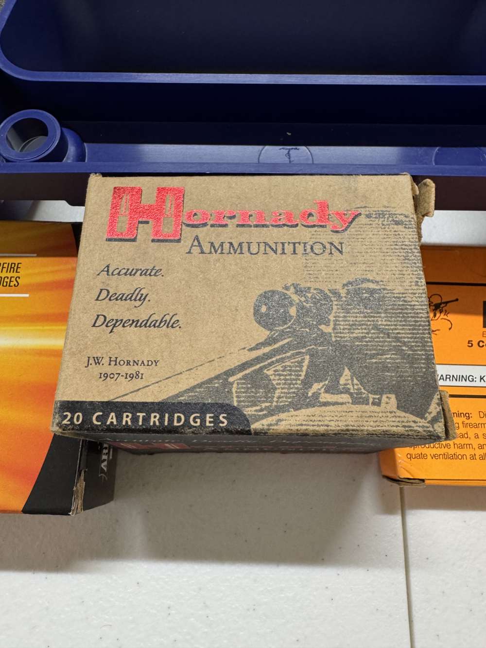 Smith and Wesson 500, 500 magnum, w/box, w/ 4 boxes of ammo -img-3