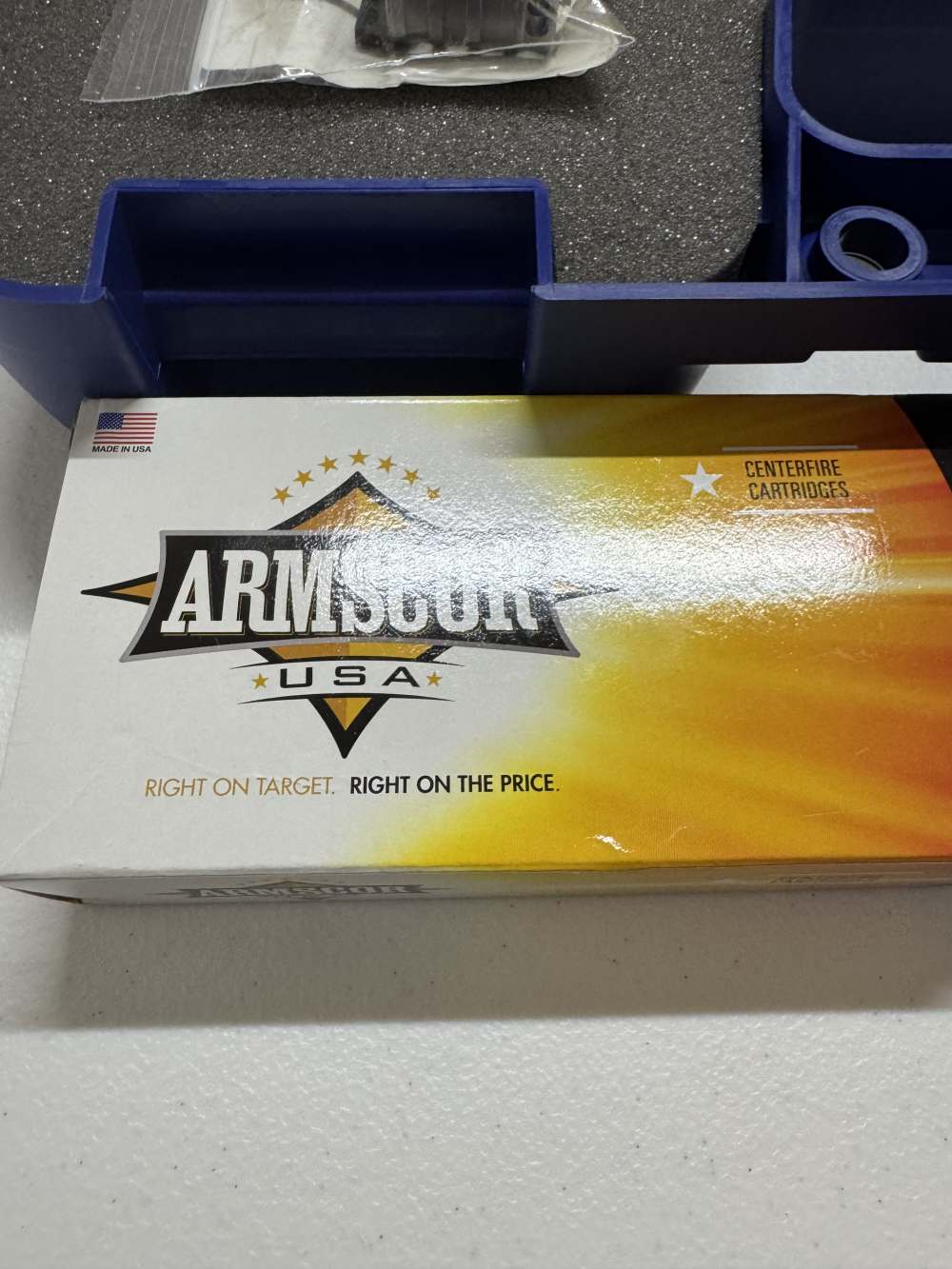 Smith and Wesson 500, 500 magnum, w/box, w/ 4 boxes of ammo -img-4