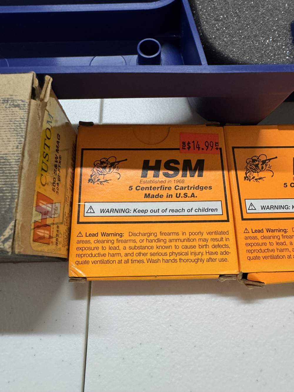 Smith and Wesson 500, 500 magnum, w/box, w/ 4 boxes of ammo -img-2