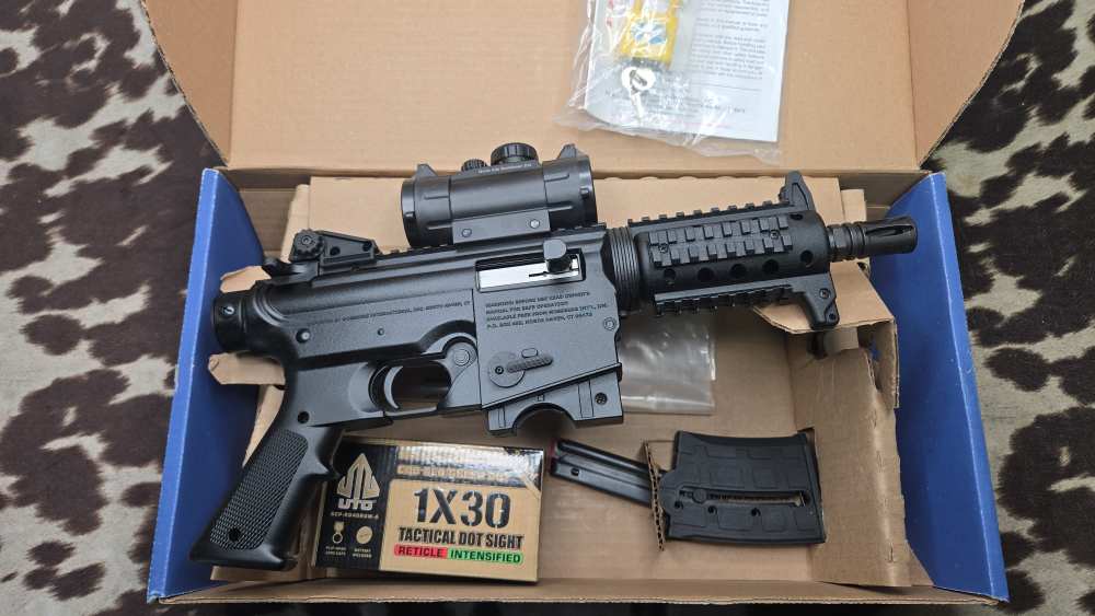 MOSSBERG 715P ARP 22LR AR15 PISTOL WITH RED DOT OPTIC 6" CHOPPA MAKE OFFER-img-0