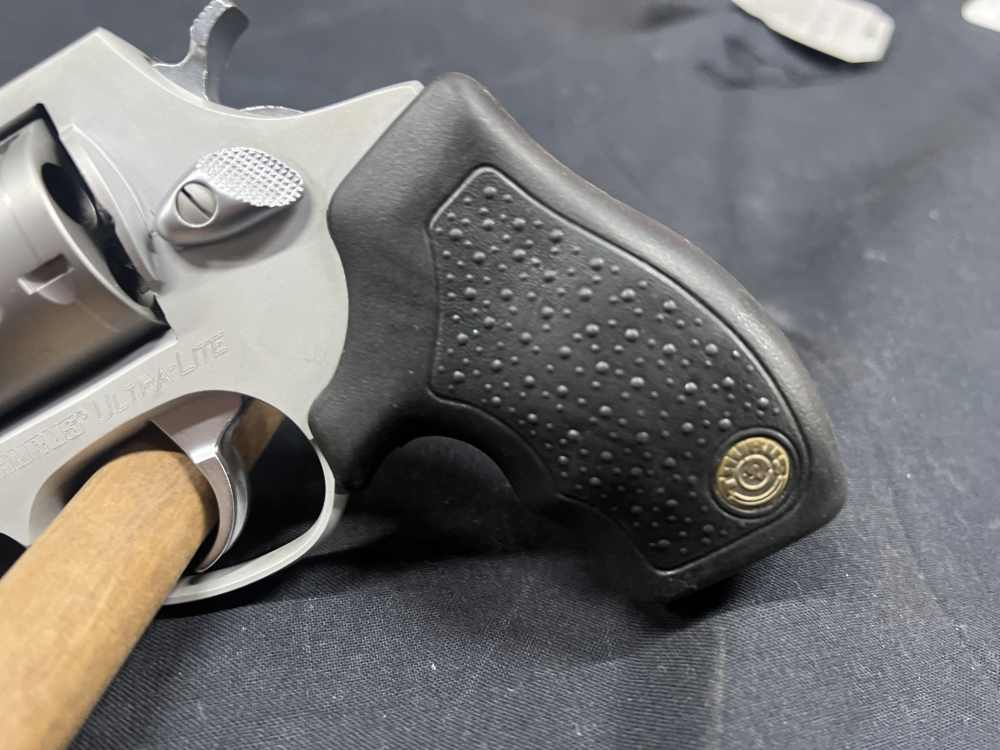 Taurus 85 Ultra Lite 38 special revolver SPL 2” stainless alloyed -img-6