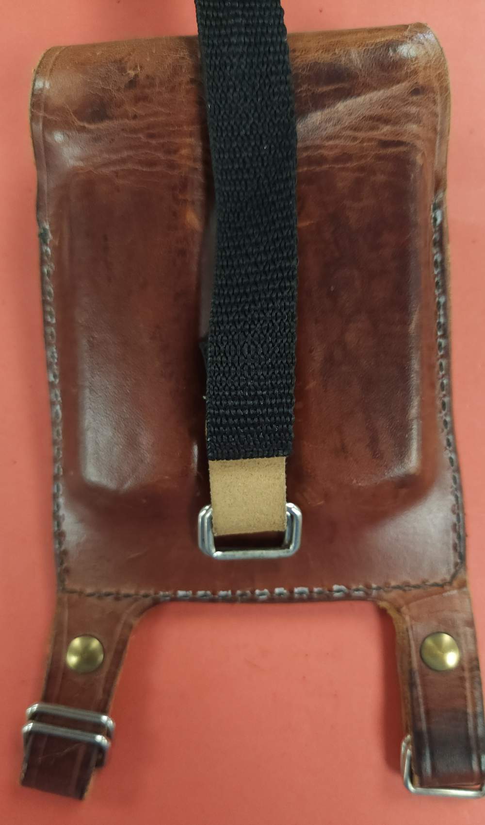 DUAL MAG POUCH FOR A SHOULDER HOLSTER. BROWN LEATHER AMBIDEXTRIOUS-img-1