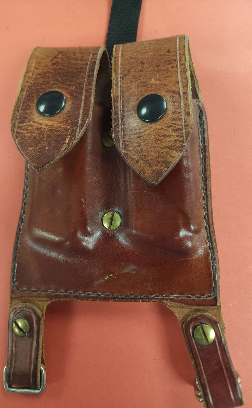DUAL MAG POUCH FOR A SHOULDER HOLSTER. BROWN LEATHER AMBIDEXTRIOUS-img-0