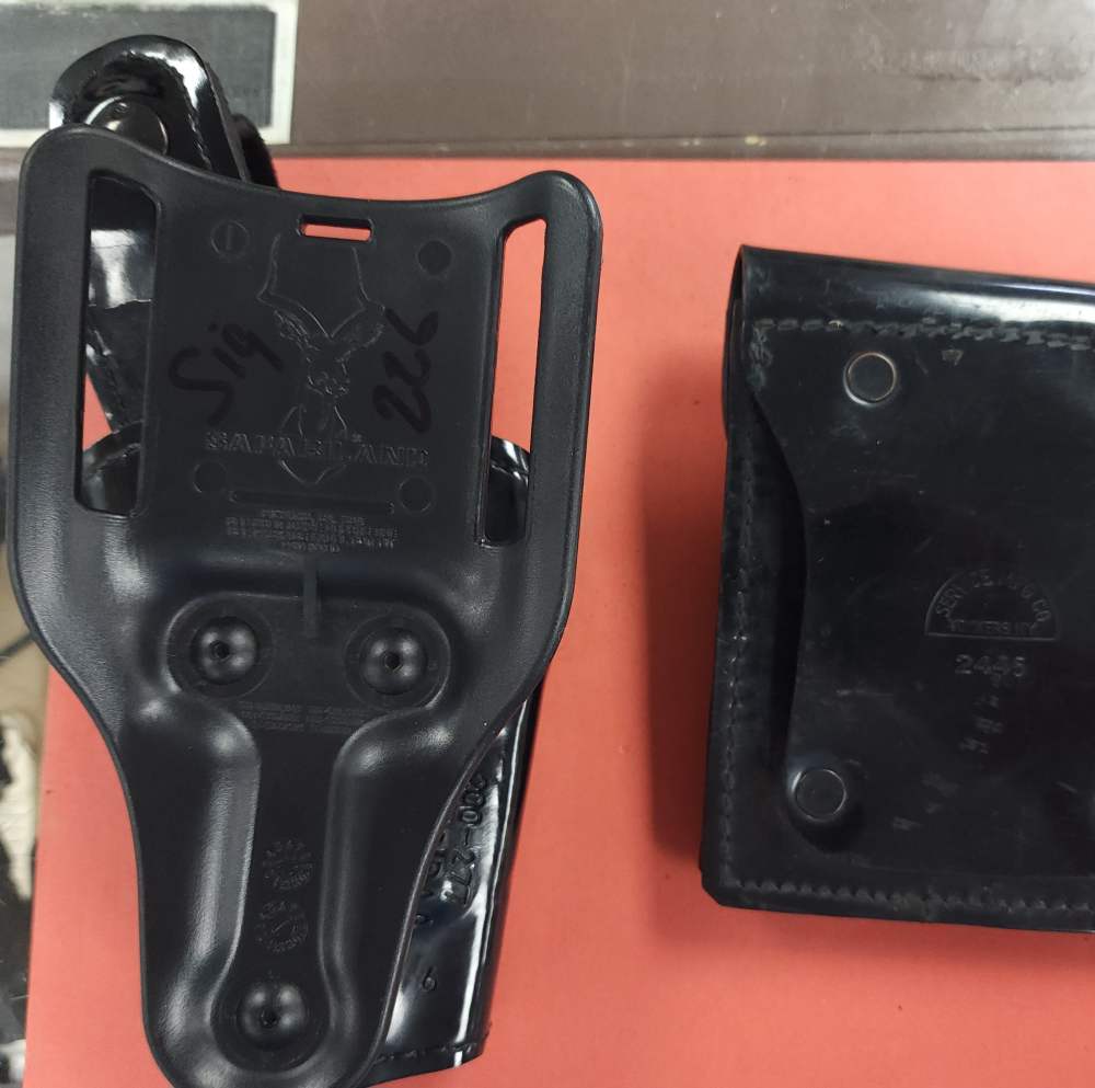 SAFARILAND MODEL 200-277 "TOP GUN" MID RIDE LEVEL 1 RETENTION HOLSTER -img-1