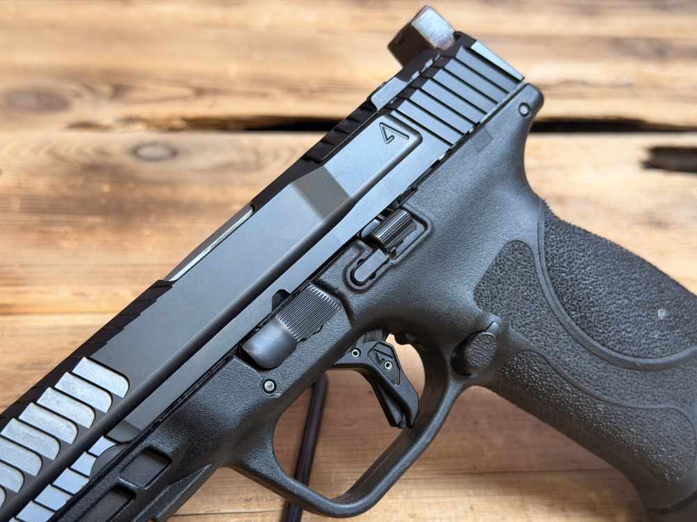 *Sweet gun* Smith & Wesson M&P9 W/upgraded barrel and slide comes with case-img-3