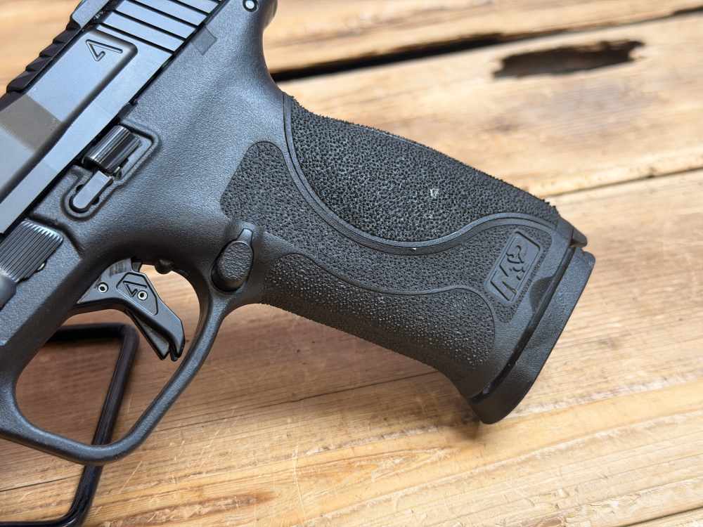 *Sweet gun* Smith & Wesson M&P9 W/upgraded barrel and slide comes with case-img-4
