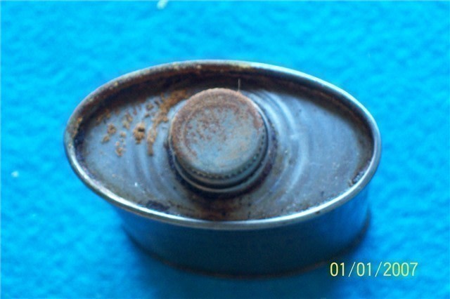 VINTAGE 2 OZ CLEANER-RIFLE BORE USGI TIN WW2?-img-4