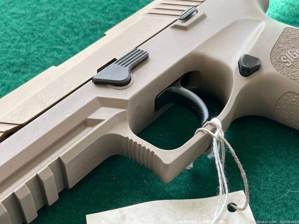 New Sig Sauer P320 9mm +P in FDE, w/Night Sights, 3 mags, all accessories.-img-3