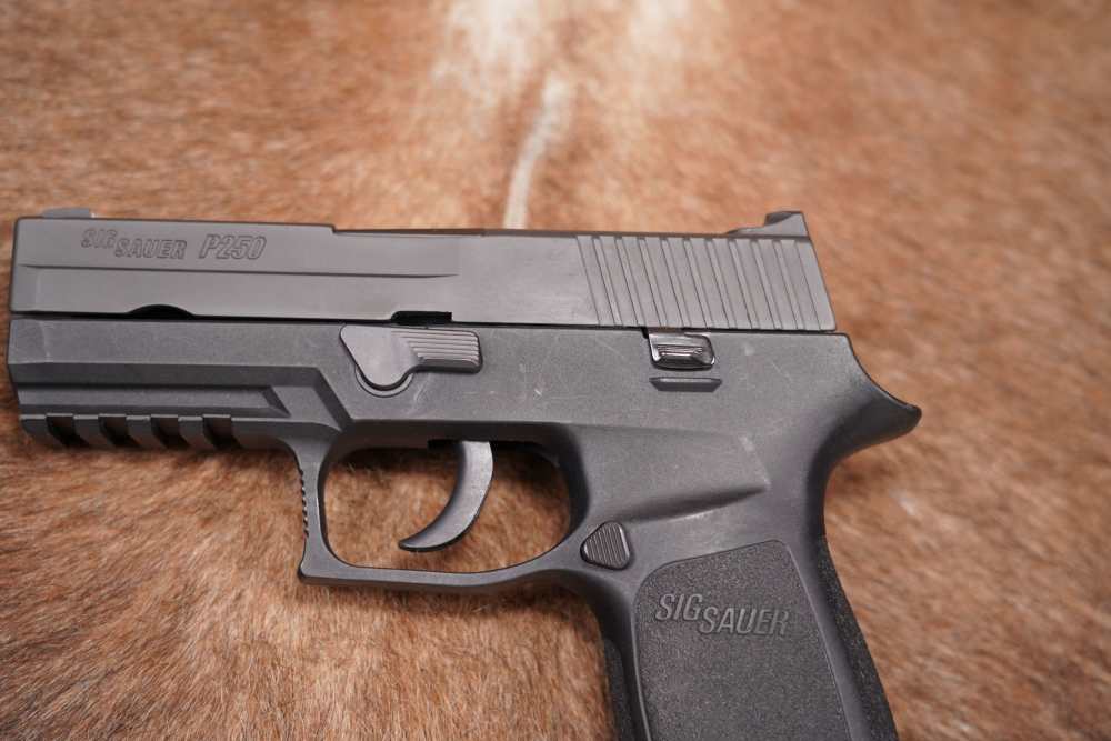 Sig Sauer Model P250 250C-9-B 9mm 3.75” DAO Semi-Auto Box CA PPT OK LNIB-img-4