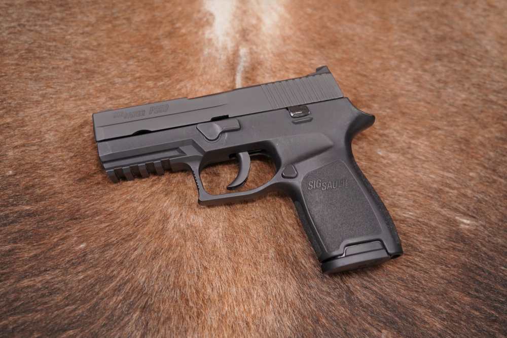 Sig Sauer Model P250 250C-9-B 9mm 3.75” DAO Semi-Auto Box CA PPT OK LNIB-img-2