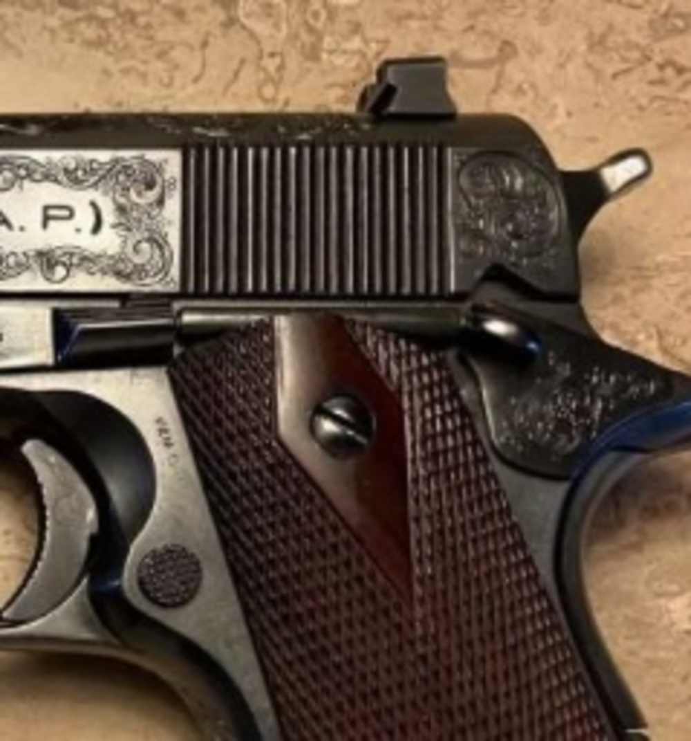 Hand engraved DGFM 1911 pistol-img-3