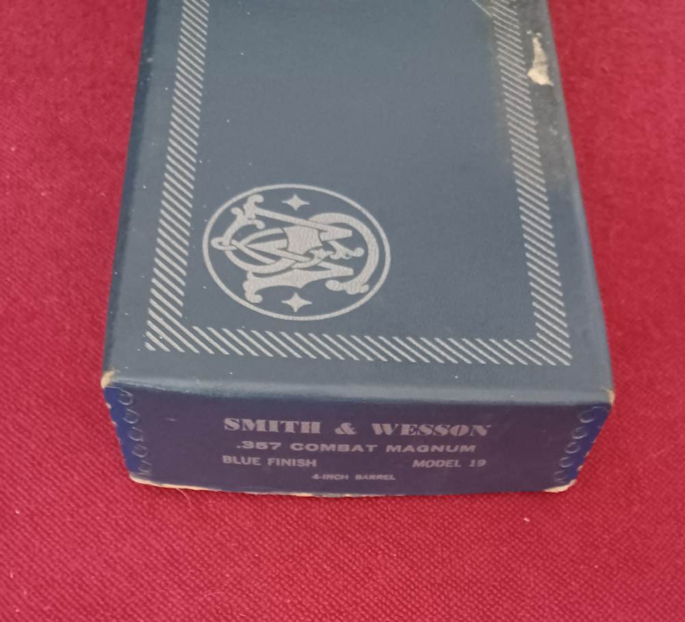 Smith & Wesson Model 19 Vintage Blue Box-img-4