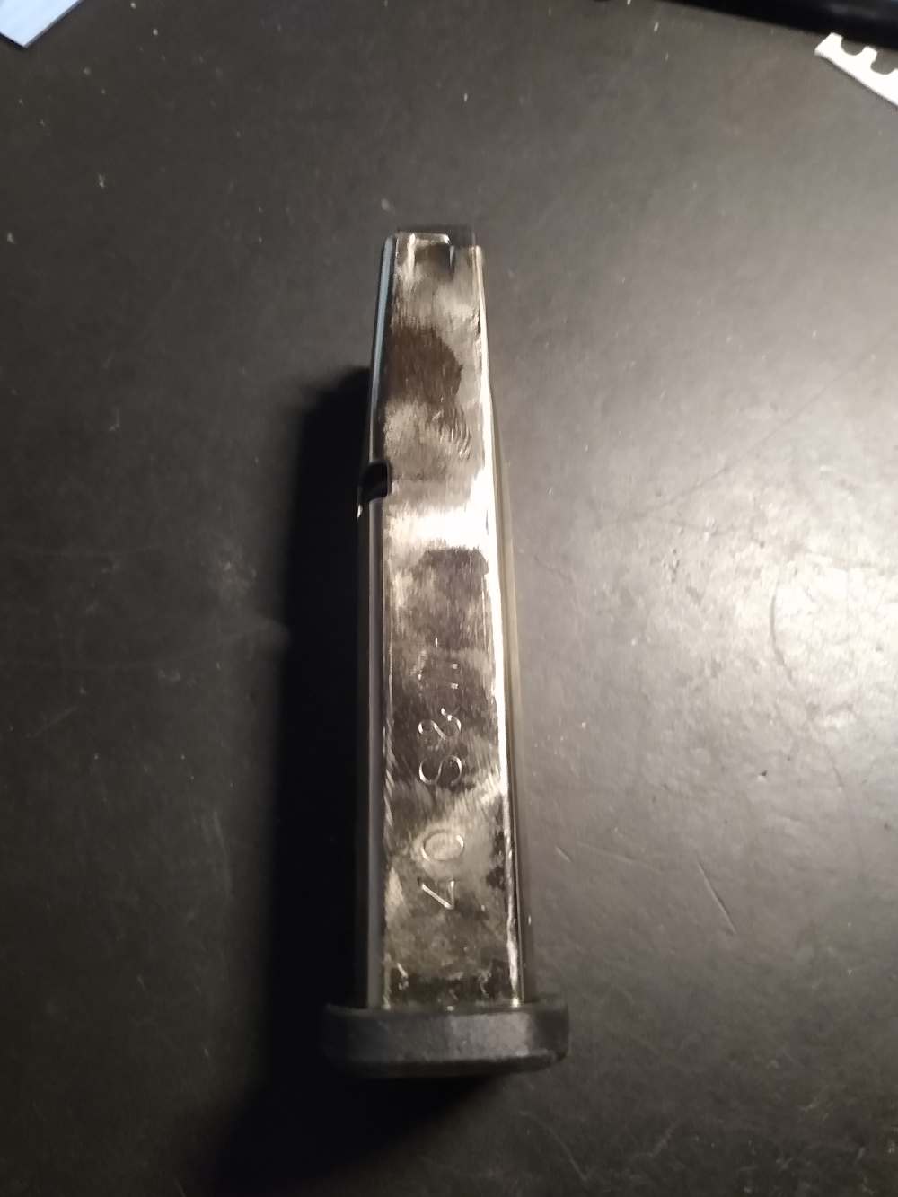 Smith & Wesson SD40 SD40VE 14rd 40 S&W Magazine Black Follower-img-1
