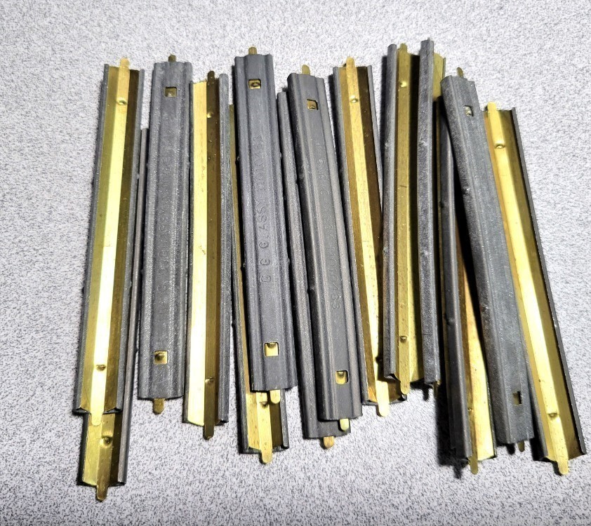 223/556 Stripper Clips 100 and 2 Chargers-img-0
