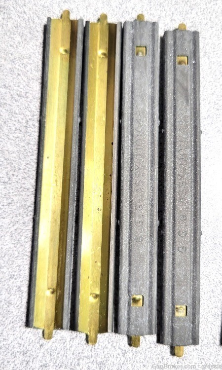 223/556 Stripper Clips 100 and 2 Chargers-img-1