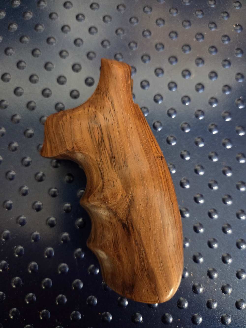 Hogue Exotic Wood Grips for S&W  N Frame  Round Butt  Revolvers-img-4