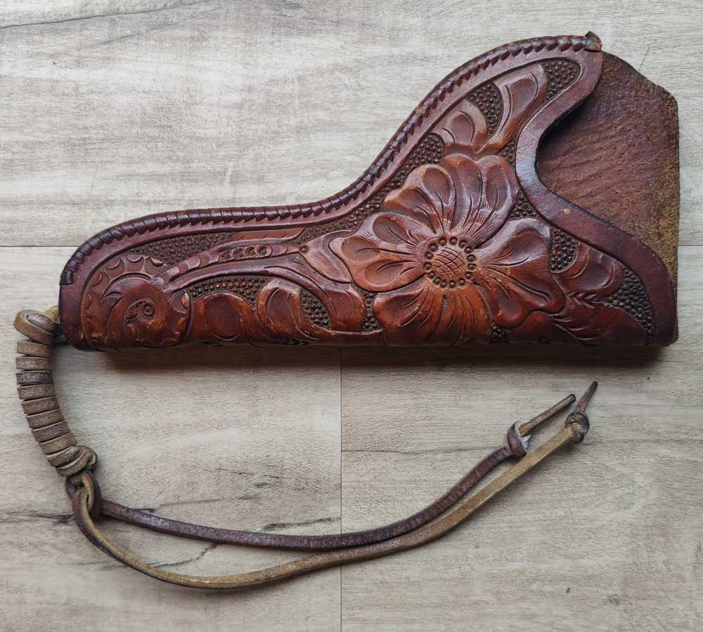 Vintage Leather Holster with Floral Design-img-0