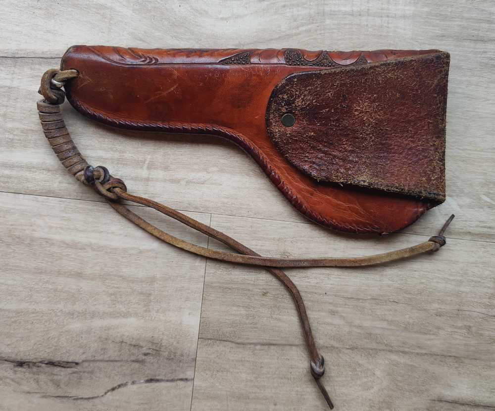 Vintage Leather Holster with Floral Design-img-1