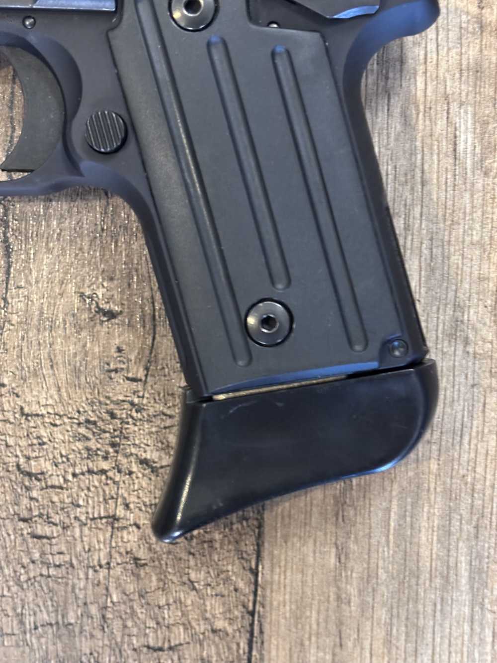 SIG SAUER P238 380 ACP W/ CASE AND 2 MAGAZINES. NO RESERVE -img-9