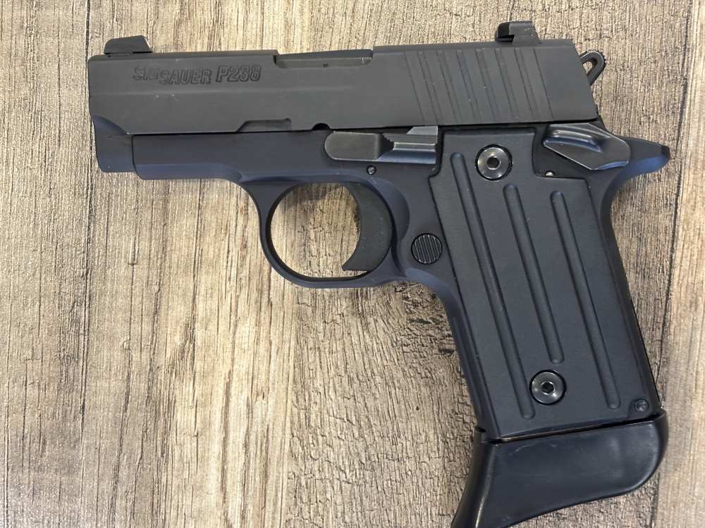 SIG SAUER P238 380 ACP W/ CASE AND 2 MAGAZINES. NO RESERVE -img-1