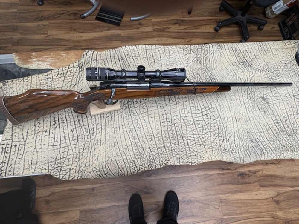 Weatherby MK V Lasermark .300WTB mag Weatherby Premiere 3x9x40 scope.-img-1