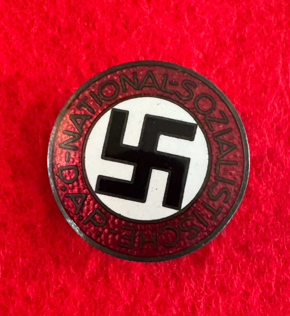 Original WW2 German NSDAP Party Membership Badge RZM M1/102-img-0