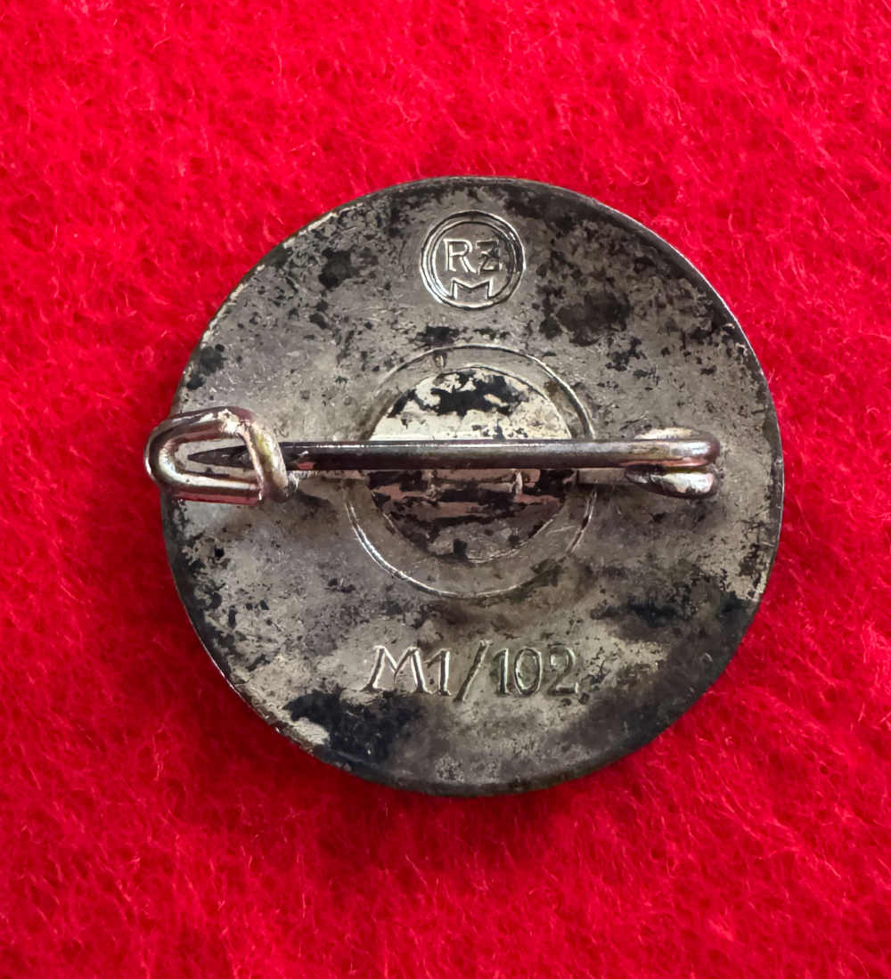 Original WW2 German NSDAP Party Membership Badge RZM M1/102-img-1